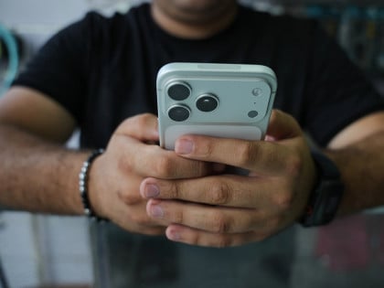 Apple sprema revoluciju: Stiže prvi savitljivi iPhone, evo kako će izgledati