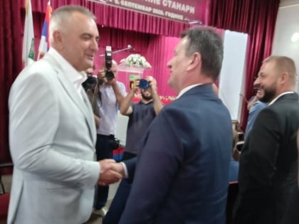Minić i Blanuša se rukovali: Ne trebaju stranci da nas uče demokratiji
