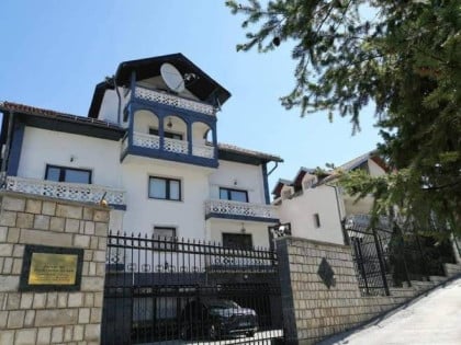 Руска Амбасада одговорила Хелезу: Једини пут је договор два ентитета и три народа