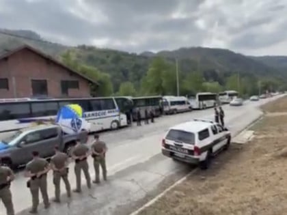 Провокација на мјесту страдања Срба: Колона са ратним заставама БиХ нарушила тишину марша (ВИДЕО)