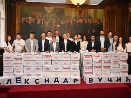 Коалиција окупљена око СНС прва предала листу за изборе, оборен рекорд!