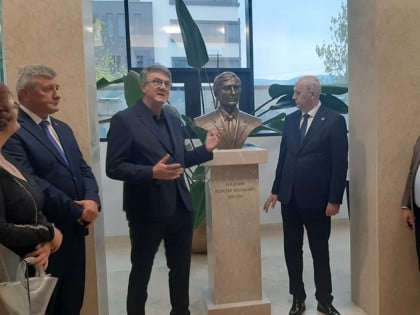 Откривена биста првом ректору Универзитета у Источном Сарајеву академику Војиславу Максимовићу