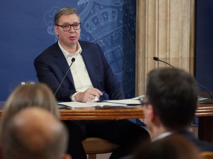 Vučić uručuje ordenje, prisustvuje i Minić