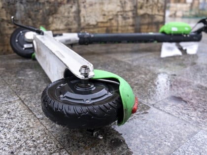 Crveni alarm u Banjaluci: Trotineti sve brži, vozači sve mlađi