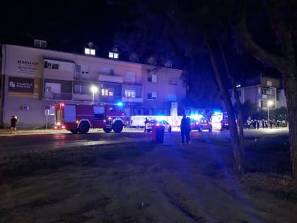 Autobus udario u semafor pa se zakucao u zgradu: Teška saobraćajna nesreća u Somboru