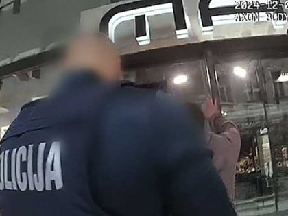 „Умријећу, молим вас, не могу дисати“: Објављен снимак бруталне полицијске интервенције у Љубљани