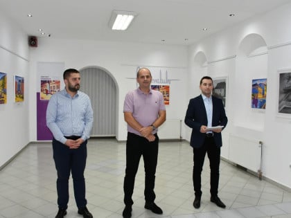 Izložba Aleksandra Obrenovića u Zavičajnom muzeju Gradiška: Između arhivskog dokumenta i savremene umjetnosti