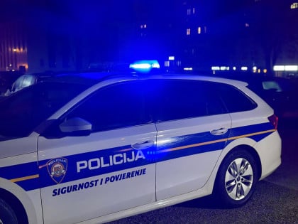 Priveden muškarac u Makarskoj: Mladića bacio u more zbog majice Crvene zvezde