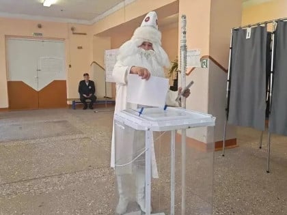У Русији и Деда Мраз гласао на изборима