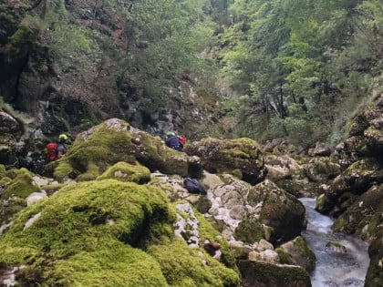 Д‌јечак пао у кањон, отац страдао приликом спашавања