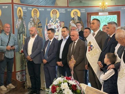 Osveštan Hram Hrista Spasitelja u Donjem Breziku
