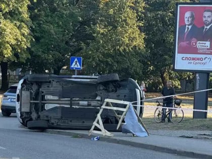 Тешка незгода код Ребровачке цркве: Волво завршио на боку, једна особа повријеђена