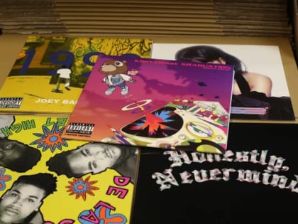 Falsifikovao albume svjetskih zvijezda i zaradio milione: Britanac dobio tri i po godine robije
