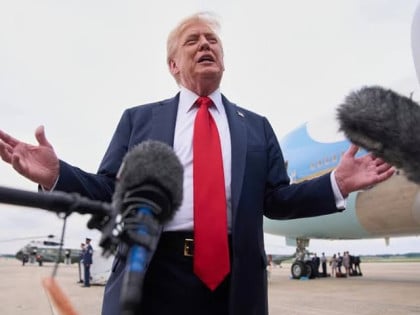 Суд наложио Трампу да новинарима три медија врати приступ Бијелој кући