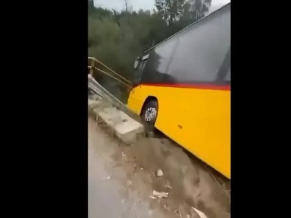 Autobus sletio s puta kod Tetova, policija traga za vozačem