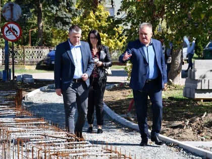 Аџић обишао радове на изградњи парка на Сењаку