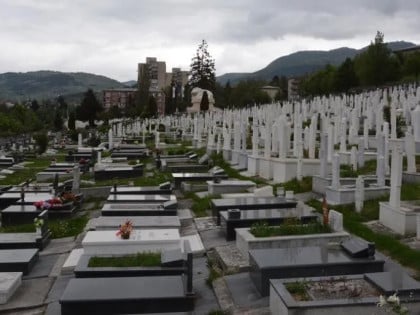 Posmrtni ostaci sedam lica i dalje čekaju na obradu: Šta se dešava nakon ekshumacije na groblju „Lav“