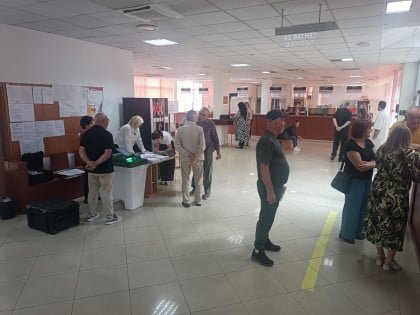 Шта чека бирачке одборе на дан избора: Злоупотреба скенера одгађа гласање