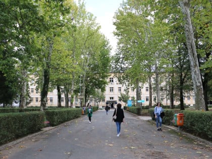 У амфитеатре улази 3.700 бруцоша