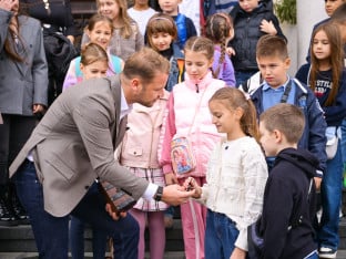 Малишани преузели кључеве Бањалуке: Настја Јованић нови мали градоначелник