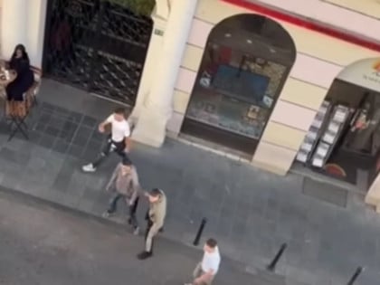 Ulična tuča u sred Sarajeva, letjele flaše i stolice