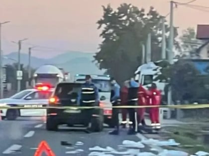 Tешка несрећа на путу Тузла - Сарајево: Погинуо пјешак, саобраћај обустављен