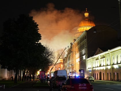 Gorjela čuvena palata u Sankt Peterburgu:165 vatrogasaca gasilo istorijsku Bremerovu kuću (VIDEO)