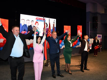 SNSD održao tribinu u Gradišci: Poruke jedinstva, razvoja i poziv građanima na izbore