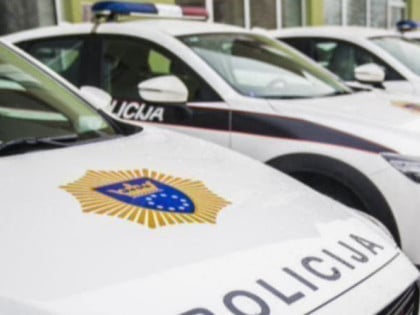 Оштећена православна црква у Горњој Бочињи код Маглаја