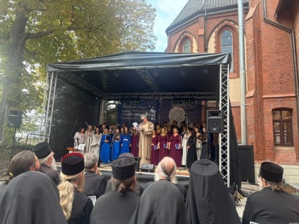 Једини српски манастир у Њемачкој засијао новим сјајем: Данас освећена обновљена светиња