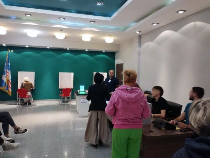 Хаос у Бијељини: На 30 бирачких мјеста нису покренути скенери