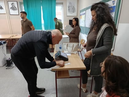 Проблеми са скенерима у Зворнику, појединим бирачима уређаји не дају гласати