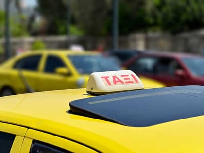 Шокантан напад у Атини: Одгризао уво таксисти!