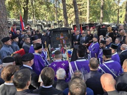 Četrdesetodnevni pomen generalu Mladiću: Porodica, saborci i prijatelji okupili se na Topčideru