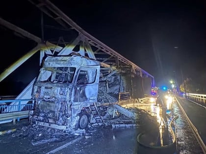 Obustavljen saobraćaj na Rači, gorio kamion