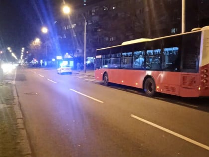 Vozač autobusa izboden nožem na okretnici u Sremčici
