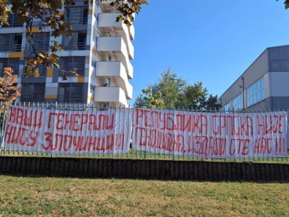 Transparenti u Srpskoj kao odgovor studentima u Novom Pazaru: "Srpska nije genocidna"