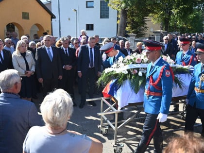 Сахрањена Биљана Плавшић (ФОТО)