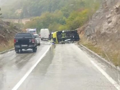 Prevrnulo se sanitetsko vozilo: Više povrijeđenih