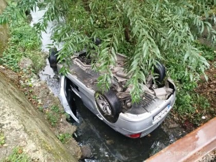 Vozilo sletjelo s puta i prevrnulo se u kanal Crkvene, jedna osoba povrijeđena