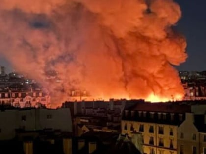 Vatra progutala čuvenu parisku pijacu; Istorijski spomenik potpuno uništen