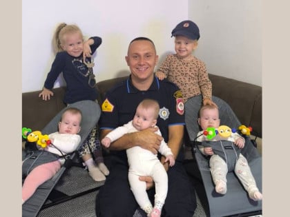 Иза полицијске униформе крије се велика породична срећа: Гојко из Приједора поносни је отац пет дјевојчица