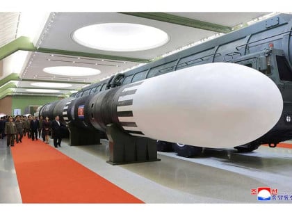 Sjeverna Koreja prikazala novu interkontinentalnu raketu uoči susreta sa Trampom