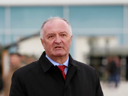 Мегаломанија на опроштају Хелеза од функције