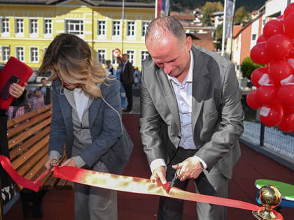 Investicija u radost i budućnost Čajniča: m:tel otvorio 60. poslovnicu u BiH i poklonio moderno dječije igralište