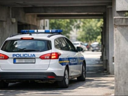 Холанђанина пресрели код Задра, па му разбили аутомобил