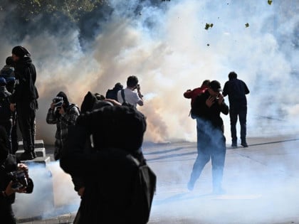 Demonstrant preminuo, uhapšeno blizu 1.800 ljudi, povrijeđeno 500 policajaca