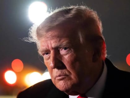 Трамп: Француска гори! Затворите границе и преузмите контролу