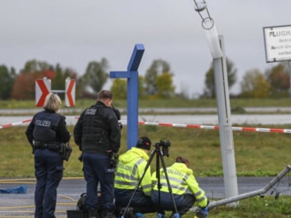 На аеродрому у Лајпцигу током ноћи пробијена заштитна ограда