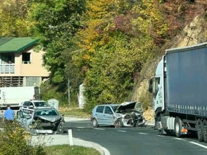 Saobraćajna nesreća kod Ilijaša: Dvije osobe prevezene u bolnicu
